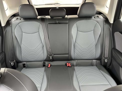 Certified 2025 Volkswagen Tiguan SE AWD/4WD image 14