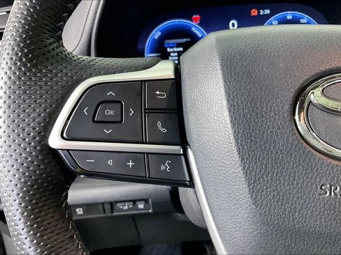Used 2025 Toyota Sienna Platinum AWD/4WD image 27