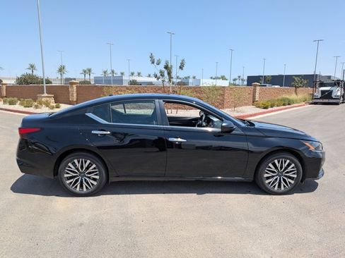 Used 2025 Nissan Altima 2.5 SV FWD image 4