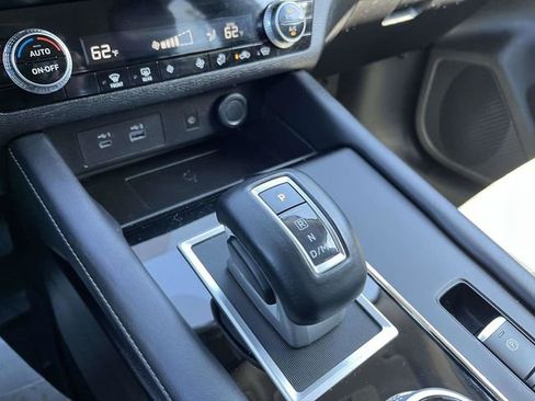 Used 2024 Mitsubishi Outlander SE Black Edition image 27