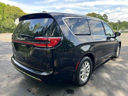Used 2025 Chrysler Pacifica Select