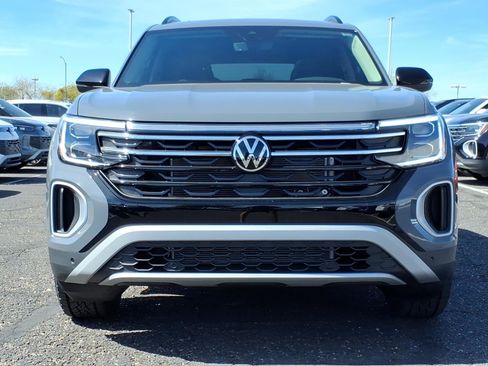 New 2026 Volkswagen Atlas Peak Edition image 2
