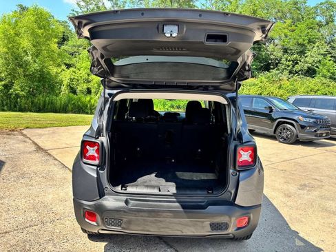 Used 2022 Jeep Renegade Latitude w/ Convenience Group AWD/4WD image 32