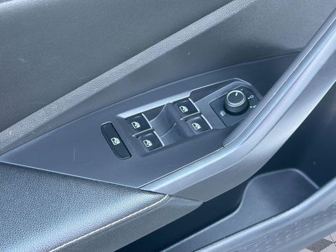 Certified 2022 Volkswagen Jetta SE FWD image 11