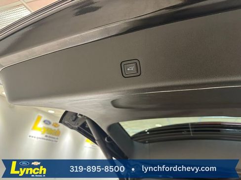 Used 2023 Chevrolet Traverse LT w/ Midnight/Sport Edition image 18