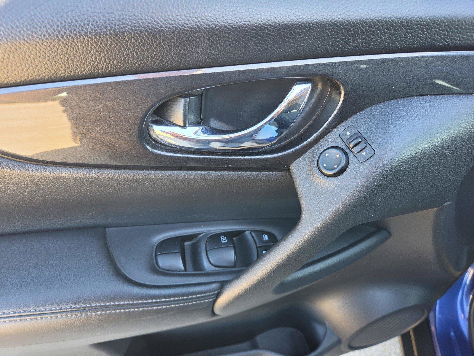 Used 2018 Nissan Rogue SV FWD image 11