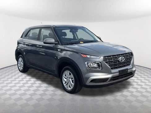 Used 2025 Hyundai Venue SE FWD image 3
