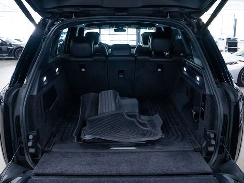 Used 2024 Land Rover Range Rover SE AWD/4WD image 8