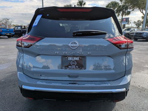 New 2026 Nissan Rogue Platinum image 5