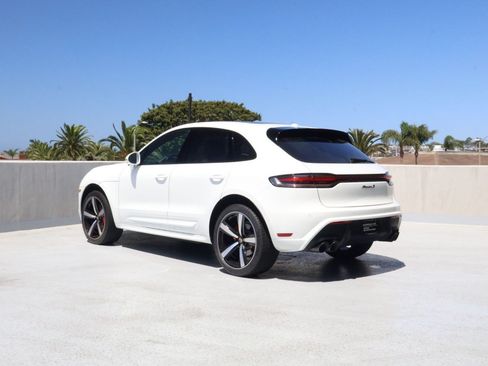 Certified 2023 Porsche Macan S AWD/4WD image 3