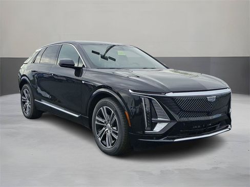 New 2026 Cadillac Lyriq Luxury AWD/4WD image 2