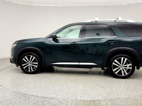 Used 2023 Nissan Pathfinder Platinum w/ Black Appearance Package image 8