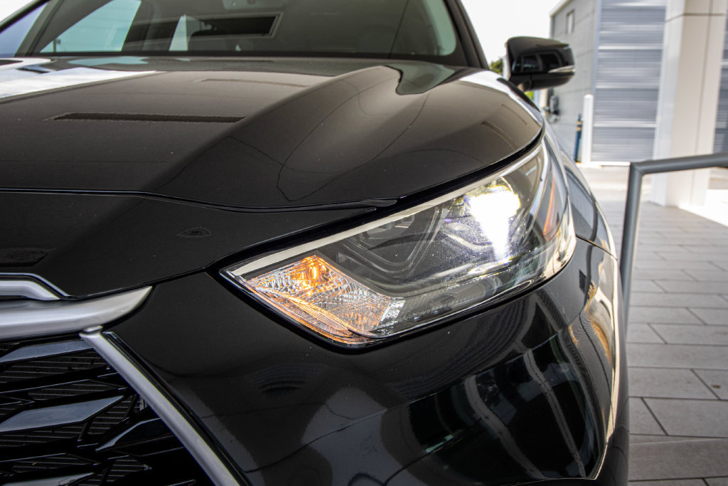 Used 2024 Toyota Highlander XLE FWD image 6