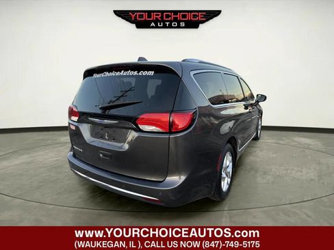 Used 2018 Chrysler Pacifica Touring-L Plus w/ Tire & Wheel Group image 5