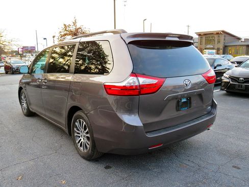 Used 2015 Toyota Sienna XLE Premium image 9