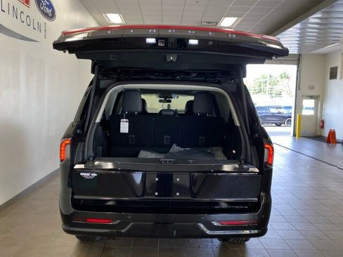 New 2025 Lincoln Navigator L Reserve image 7