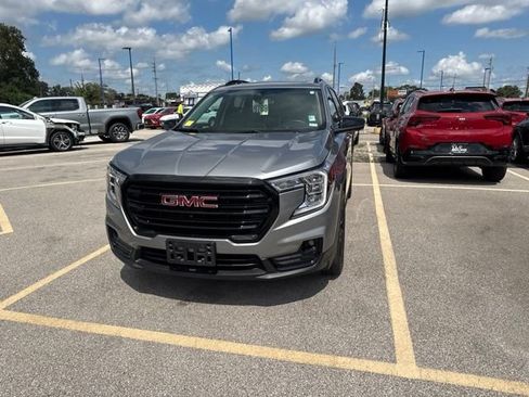 Used 2023 GMC Terrain SLT w/ Tech Package AWD/4WD image 3