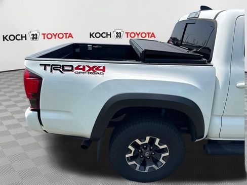 Used 2019 Toyota Tacoma TRD Off-Road w/ TRD Premium Off Road Package AWD/4WD image 16
