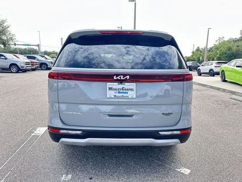 Used 2024 Kia Carnival EX FWD image 5
