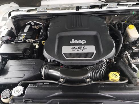 Used 2013 Jeep Wrangler Unlimited Sahara w/ Dual Top Group image 33