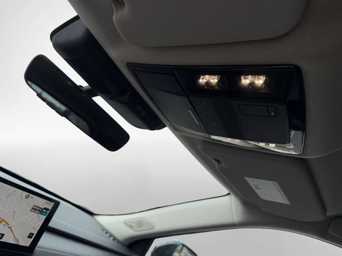 Used 2025 Mitsubishi Outlander SE FWD image 23