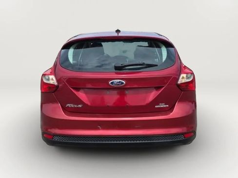 Used 2014 Ford Focus SE w/ SE Winter Package FWD image 8