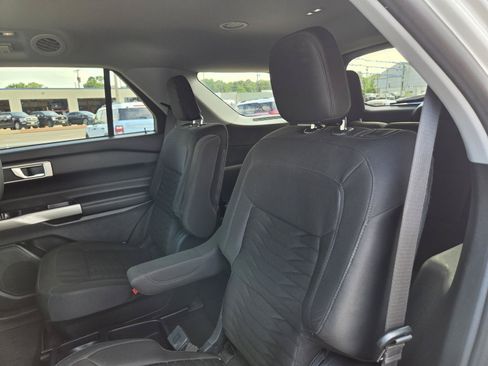Used 2021 Ford Explorer XLT RWD image 28