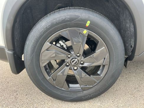New 2026 Nissan Rogue SV AWD/4WD image 12