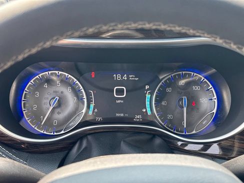 Used 2023 Chrysler Pacifica Limited FWD image 41
