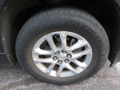 Used 2018 Chevrolet Traverse LT FWD image 9