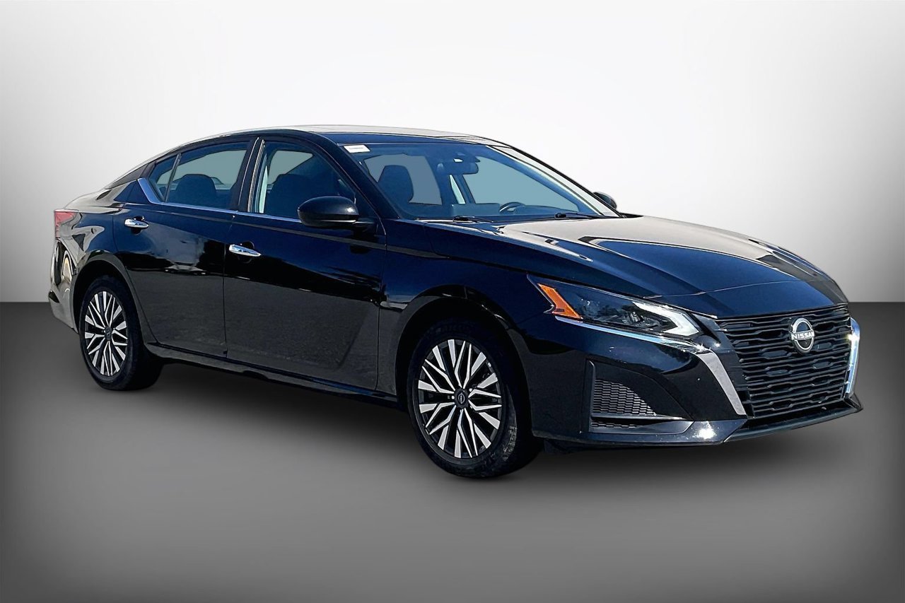 Used 2025 Nissan Altima 2.5 SV w/ SV Premium Package AWD/4WD image 1