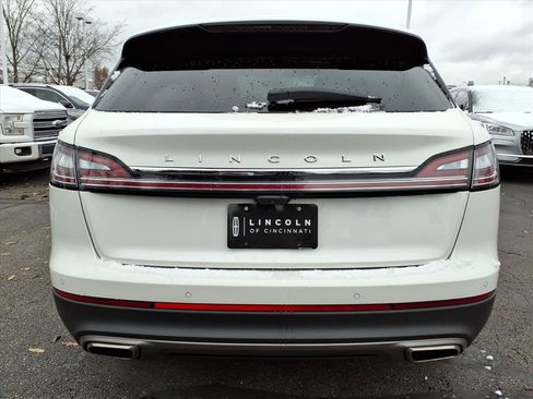 Used 2022 Lincoln Nautilus Reserve w/ Equipment Group 201A image 6