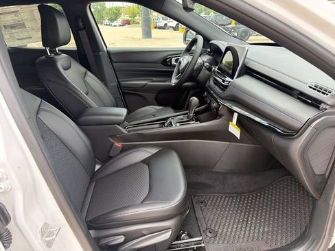 New 2026 Jeep Compass Latitude AWD/4WD image 22