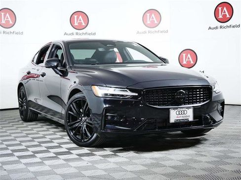 Used 2024 Volvo S60 B5 Plus image 2