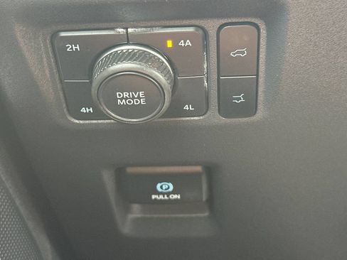 Used 2025 Ford Expedition Active AWD/4WD image 37