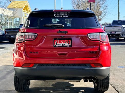 Used 2018 Jeep Compass Latitude image 4