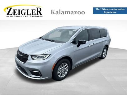 New 2026 Chrysler Pacifica Select