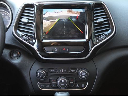 Used 2019 Jeep Cherokee Limited w/ Luxury Group image 20