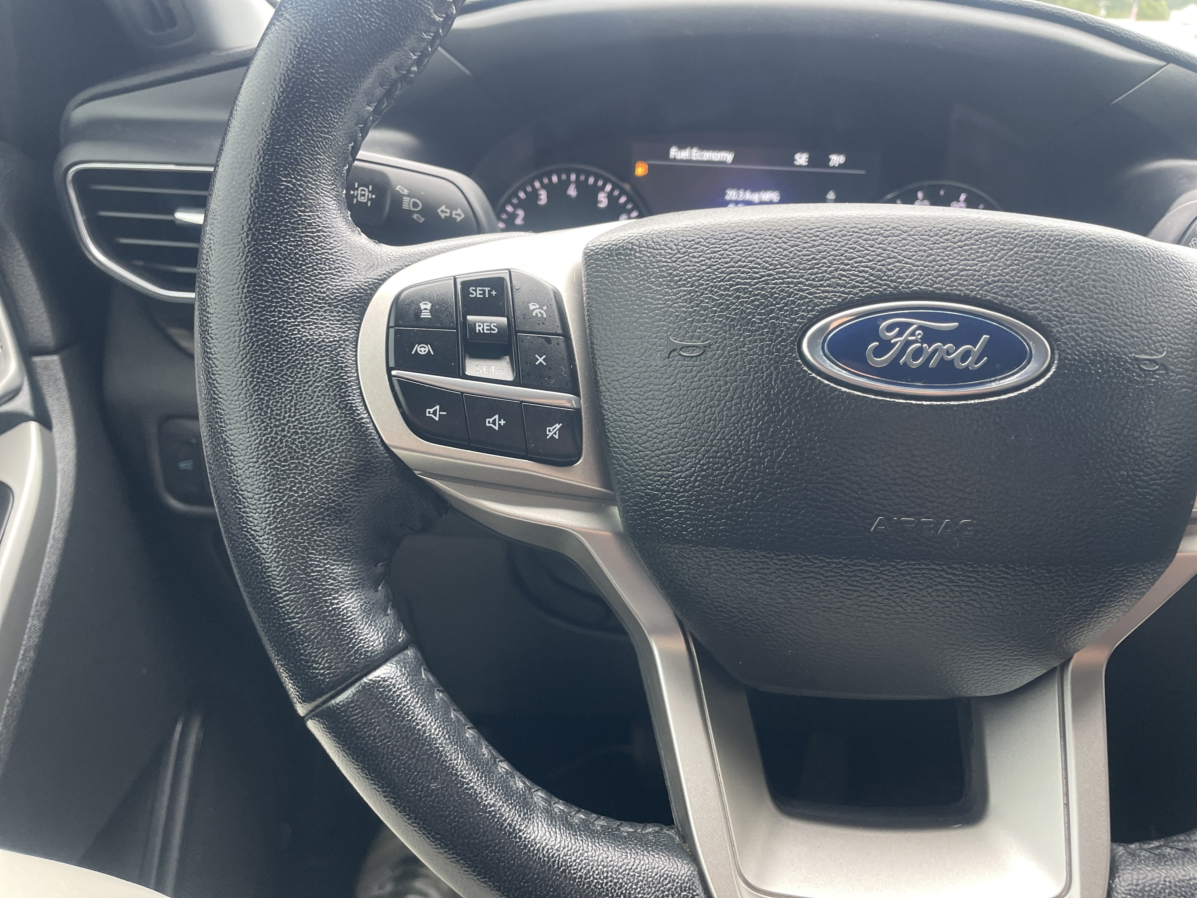 Used 2022 Ford Explorer Limited w/ Equipment Group 301A RWD image 12