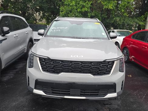Certified 2025 Kia Sorento S FWD image 2