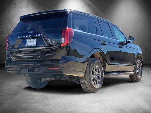 New 2026 Ford Expedition Active image 3