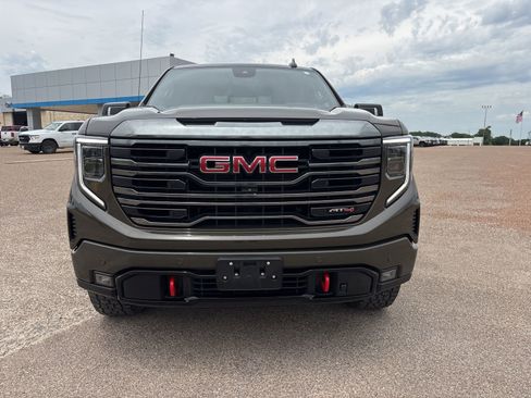 Used 2023 GMC Sierra 1500 AT4 w/ AT4 Premium Package AWD/4WD image 9