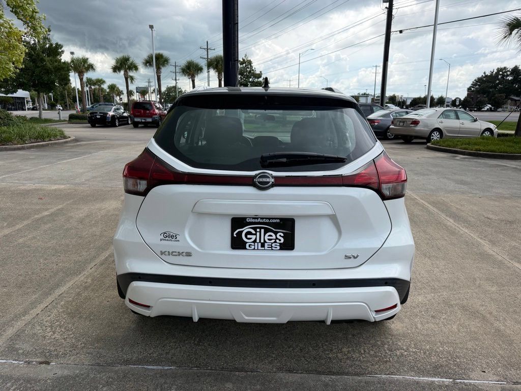 Used 2022 Nissan Kicks SV FWD image 4