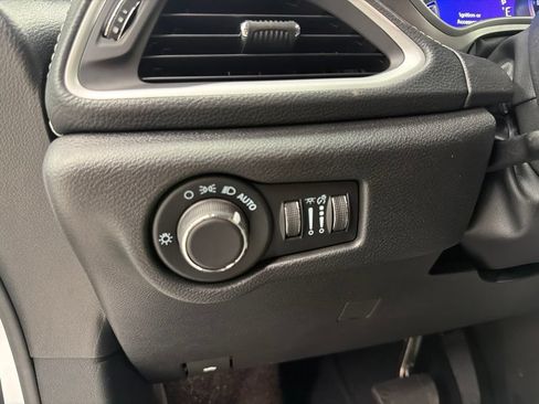 New 2027 Chrysler Pacifica Limited AWD/4WD image 29