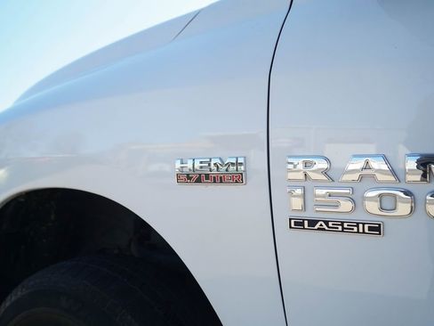 Used 2019 RAM 1500 Classic SLT image 17