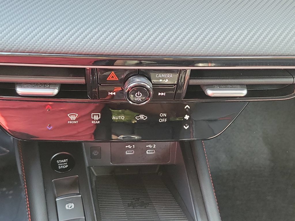 Certified 2025 Nissan Kicks SR FWD image 35