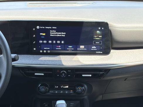 Used 2026 Nissan Kicks SV FWD image 15