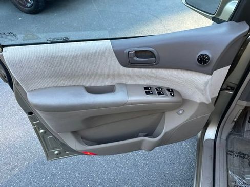 Used 2006 Kia Sedona LX FWD image 14