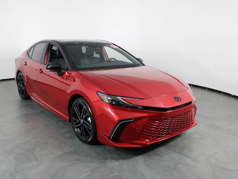 Used 2025 Toyota Camry XSE FWD image 4