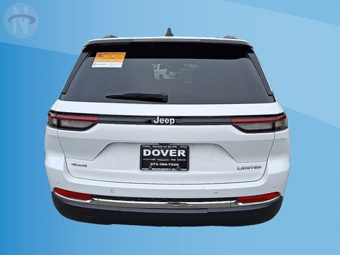 Used 2024 Jeep Grand Cherokee Limited AWD/4WD image 36